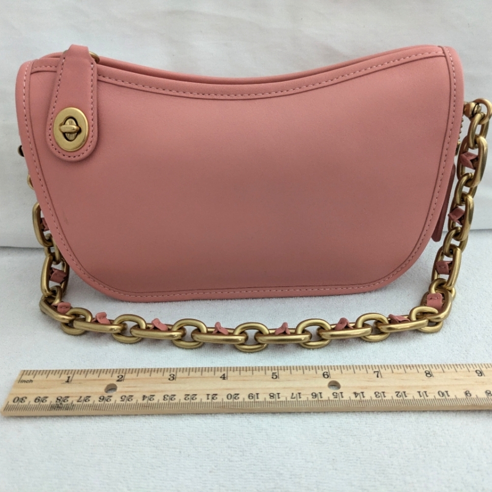 Coach Swinger bag with chain in Candy Pink
